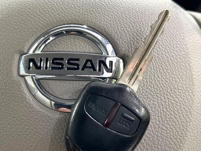 S 4WD 純正ナビ 禁煙車 シートヒーター Bluetooth キーレス 電動格納ミラー マニュアルエアコン 盗難防止装置 アイドリングストップ フルセグ(6枚目)