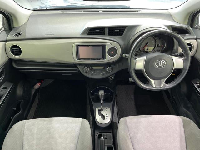 U SDナビ 禁煙車 バックカメラ Bluetooth オートエアコン シートヒーター ETC プッシュスタート 盗難防止装置 フルセグ 電動格納ミラー 革巻きステアリング(2枚目)