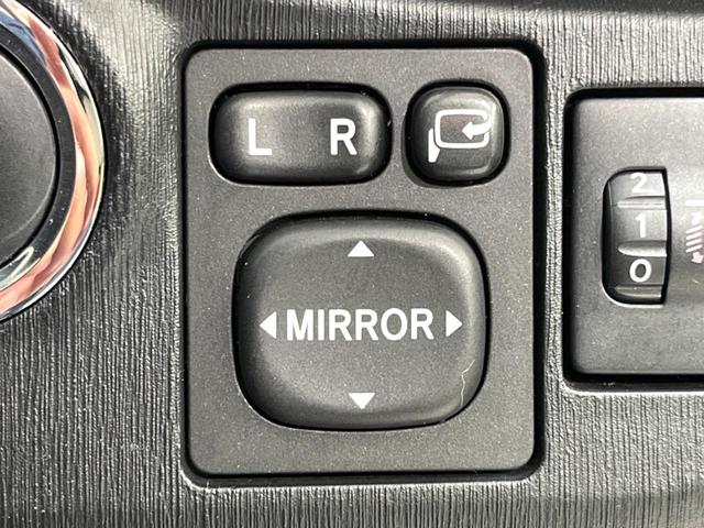 U SDナビ 禁煙車 バックカメラ Bluetooth オートエアコン シートヒーター ETC プッシュスタート 盗難防止装置 フルセグ 電動格納ミラー 革巻きステアリング(38枚目)