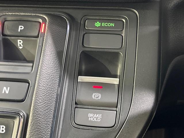 ステップワゴン ｅ：ＨＥＶスパーダ　プレミアムライン　現行型　フリップダウン　純正９型ナビ　両側電動スライド　衝突軽減装置　禁煙車　全周囲カメラ　アダプティブクルーズ　ＥＴＣ　Ｂｌｕｅｔｏｏｔｈ　フルセグ　前席中席シートヒーター　パワーバックドア（26枚目）