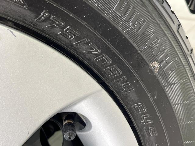 ヤリス Ｘ　４ＷＤ　衝突軽減装置　禁煙車　ＳＤナビ　レーダークルーズ　寒冷地仕様　バックカメラ　ＥＴＣ　Ｂｌｕｅｔｏｏｔｈ　ドラレコ　スマートキー　レーンキープ　オートハイビーム　車線逸脱警報　先行車発進告知機能（54枚目）