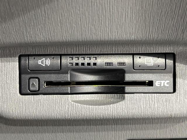 プリウス Ｓ　純正ＳＤナビ　バックカメラ　禁煙車　スマートキー　ビルトインＥＴＣ　オートエアコン　Ｂｌｕｅｔｏｏｔｈ　ＣＤ　ＤＶＤ再生　フルセグ（7枚目）