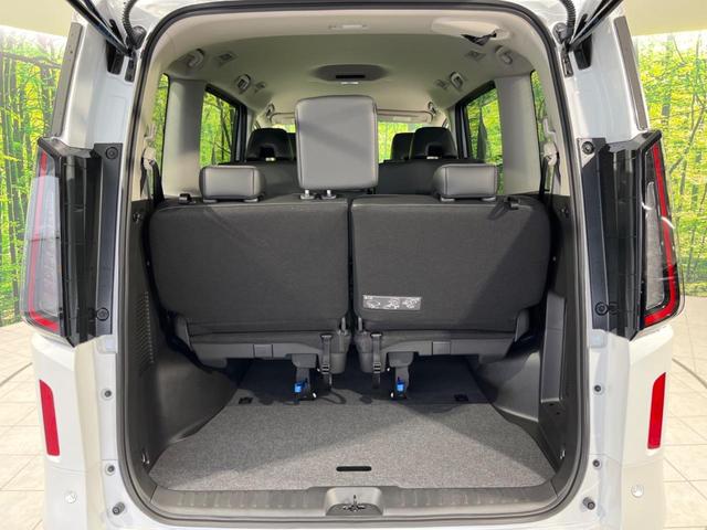 セレナ ハイウェイスターＶ　４ＷＤ　登録済未使用車　純正１２型ナビ　両側電動ドア　全周囲カメラ　衝突被害軽減システム　レーダークルーズ　ドラレコ　コーナーセンサー　ＬＥＤヘッド　オートハイビーム　オートライト　デュアルエアコン（11枚目）