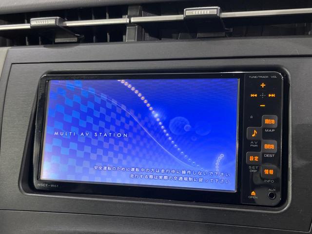プリウス Ｓ　ＬＥＤエディション　純正ナビ　ＬＥＤヘッド　ビルトインＥＴＣ　オートエアコン　純正１５インチアルミ　ＣＤ　地デジ　盗難防止システム　プライバシーガラス（3枚目）