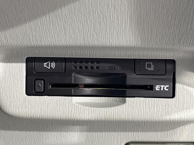 プリウス Ｓ　ＬＥＤエディション　純正ナビ　ＬＥＤヘッド　ビルトインＥＴＣ　オートエアコン　純正１５インチアルミ　ＣＤ　地デジ　盗難防止システム　プライバシーガラス（6枚目）