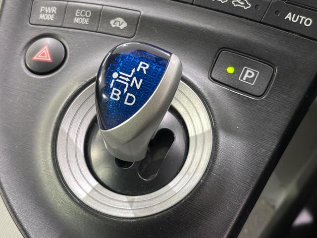 プリウス Ｓ　ＬＥＤエディション　純正ナビ　ＬＥＤヘッド　ビルトインＥＴＣ　オートエアコン　純正１５インチアルミ　ＣＤ　地デジ　盗難防止システム　プライバシーガラス（25枚目）