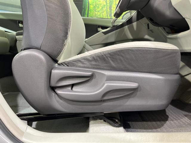 プリウス Ｓ　ＬＥＤエディション　純正ナビ　ＬＥＤヘッド　ビルトインＥＴＣ　オートエアコン　純正１５インチアルミ　ＣＤ　地デジ　盗難防止システム　プライバシーガラス（49枚目）