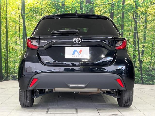 ヤリス Ｘ　４ＷＤ　バックカメラ　セーフティセンス　寒冷地仕様　セーフティセンス　レーダークルーズ　禁煙車　スマートキー　ＥＴＣ　車線逸脱警報　誤発進抑制機能　先行車発進お知らせ機能　オートライト　オートエアコン（15枚目）