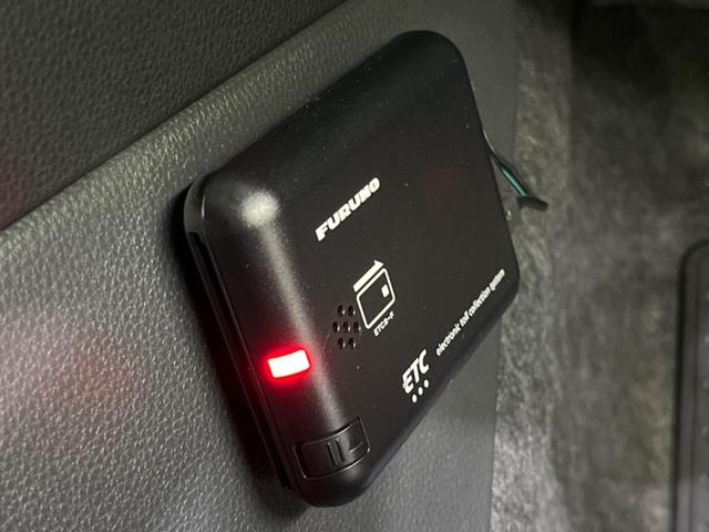 ヤリス Ｘ　４ＷＤ　バックカメラ　セーフティセンス　寒冷地仕様　セーフティセンス　レーダークルーズ　禁煙車　スマートキー　ＥＴＣ　車線逸脱警報　誤発進抑制機能　先行車発進お知らせ機能　オートライト　オートエアコン（33枚目）