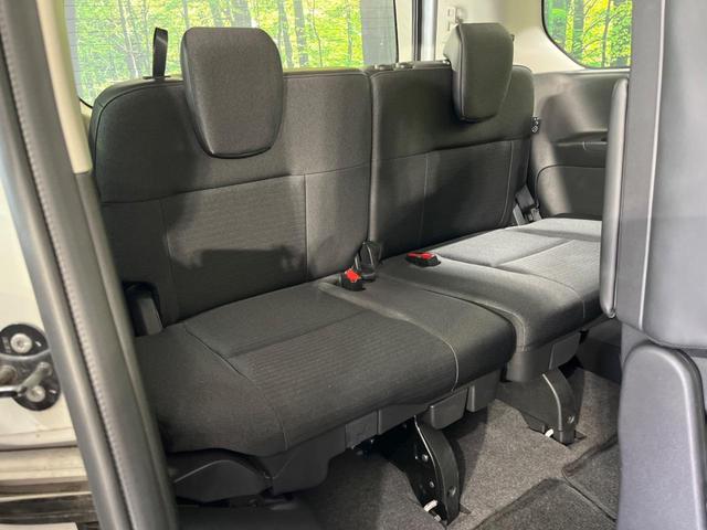セレナ ハイウェイスターＶ　４ＷＤ　純正１２．３型ナビ　両側電動スライド　プロパイロット　禁煙車　全周囲カメラ　ＥＴＣ２．０　Ｂｌｕｅｔｏｏｔｈ　フルセグ　スマートキー　シートヒーター　ブラインドスポットモニター　ＬＥＤヘッド（10枚目）