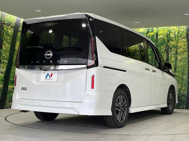 セレナ ハイウェイスターＶ　４ＷＤ　純正１２．３型ナビ　両側電動スライド　プロパイロット　禁煙車　全周囲カメラ　ＥＴＣ２．０　Ｂｌｕｅｔｏｏｔｈ　フルセグ　スマートキー　シートヒーター　ブラインドスポットモニター　ＬＥＤヘッド（18枚目）