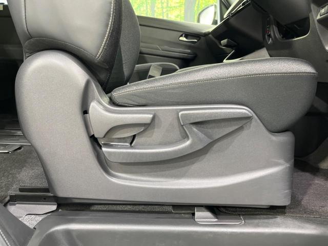 セレナ ハイウェイスターＶ　４ＷＤ　純正１２．３型ナビ　両側電動スライド　プロパイロット　禁煙車　全周囲カメラ　ＥＴＣ２．０　Ｂｌｕｅｔｏｏｔｈ　フルセグ　スマートキー　シートヒーター　ブラインドスポットモニター　ＬＥＤヘッド（48枚目）