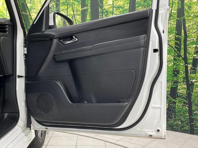 セレナ ハイウェイスターＶ　４ＷＤ　純正１２．３型ナビ　両側電動スライド　プロパイロット　禁煙車　全周囲カメラ　ＥＴＣ２．０　Ｂｌｕｅｔｏｏｔｈ　フルセグ　スマートキー　シートヒーター　ブラインドスポットモニター　ＬＥＤヘッド（50枚目）