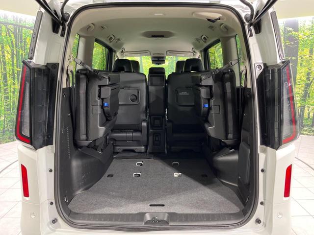 セレナ ハイウェイスターＶ　４ＷＤ　両側電動スライドドア　純正ナビ　全周囲カメラ　エマージェンシーブレーキ　プロパイロット　レーダークルーズ　禁煙車　シートヒーター　スマートキー　ＥＴＣ２．０　ステアリングヒーター　オートライト（10枚目）