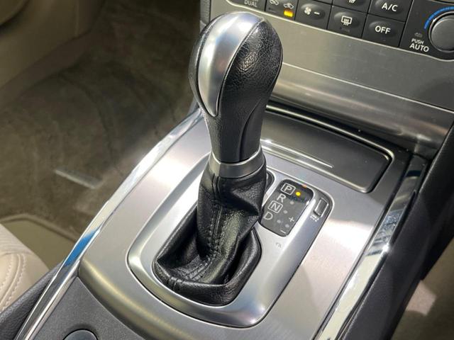 スカイライン 250GT FOUR 4WD 純正ナビ バックカメラ 禁煙車 ハーフレーザーシート パワーシート ドラレコ スマートキー HIDヘッド ETC デュアルオートエアコン オートライト 純正17インチアルミホイール(24枚目)