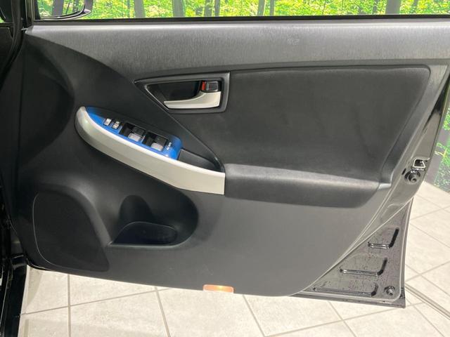 プリウス S 禁煙車 スマートキー HIDヘッド オートライト オートエアコン 純正オーディオ CD 純正アルミ 盗難防止システム プライバシーガラス(32枚目)