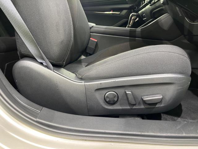 ＭＡＺＤＡ３ファストバック ２０Ｓプロアクティブ　ツーリングセレクション　純正８．８型ナビ　全周囲カメラ　衝突被害軽減システム　レーダークルーズ　禁煙車　パワーシート　ドラレコ　コーナーセンサー　スマートキー　ＬＥＤヘッド　ビルトインＥＴＣ　オートハイビーム　オートライト（43枚目）