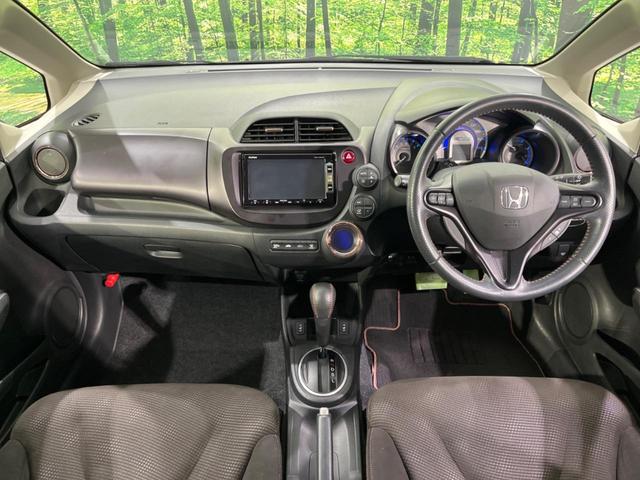 フィットハイブリッド シーズ ファインスタイル 純正ナビ バックカメラ 禁煙車 ETC Bluetooth スマートキー シートヒーター HIDヘッド クルーズコントロール オートライト ステアリングスイッチ 15インチアルミ CD ワンセグ(2枚目)