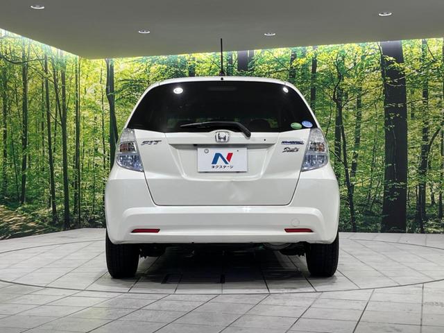 フィットハイブリッド シーズ ファインスタイル 純正ナビ バックカメラ 禁煙車 ETC Bluetooth スマートキー シートヒーター HIDヘッド クルーズコントロール オートライト ステアリングスイッチ 15インチアルミ CD ワンセグ(16枚目)