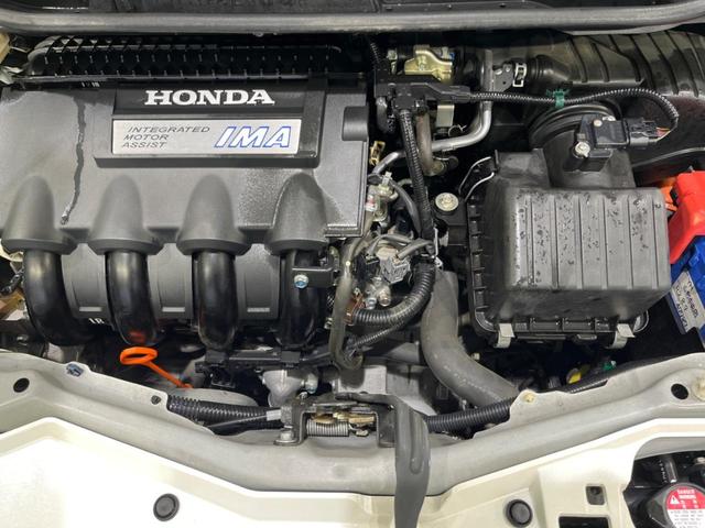 フィットハイブリッド シーズ ファインスタイル 純正ナビ バックカメラ 禁煙車 ETC Bluetooth スマートキー シートヒーター HIDヘッド クルーズコントロール オートライト ステアリングスイッチ 15インチアルミ CD ワンセグ(19枚目)