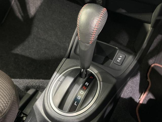 フィットハイブリッド シーズ ファインスタイル 純正ナビ バックカメラ 禁煙車 ETC Bluetooth スマートキー シートヒーター HIDヘッド クルーズコントロール オートライト ステアリングスイッチ 15インチアルミ CD ワンセグ(25枚目)