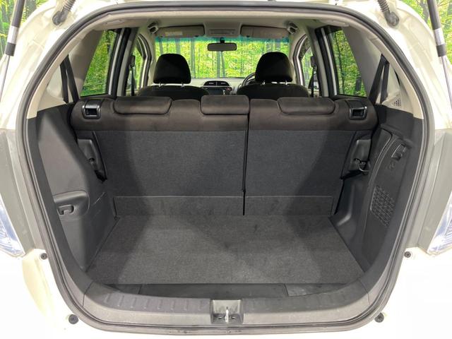 フィットハイブリッド シーズ ファインスタイル 純正ナビ バックカメラ 禁煙車 ETC Bluetooth スマートキー シートヒーター HIDヘッド クルーズコントロール オートライト ステアリングスイッチ 15インチアルミ CD ワンセグ(45枚目)