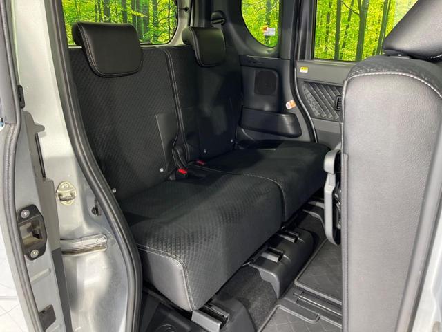 後部座席も気になるようなキズ・汚れやへたり等、大きなダメージはなく、良好な状態です。