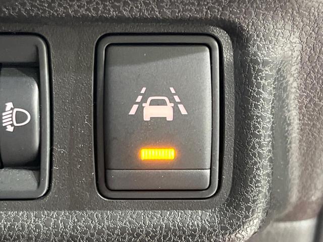 ノート Ｘ　ＤＩＧ－Ｓ　エマージェンシーブレーキパッケージ　純正ナビ　バックカメラ　衝突被害軽減システム　禁煙車　スマートキー　ＥＴＣ　車線逸脱警報　オートエアコン　ＣＤ　地デジ　アイドリングストップ　電動格納ミラー　プライバシーガラス（6枚目）