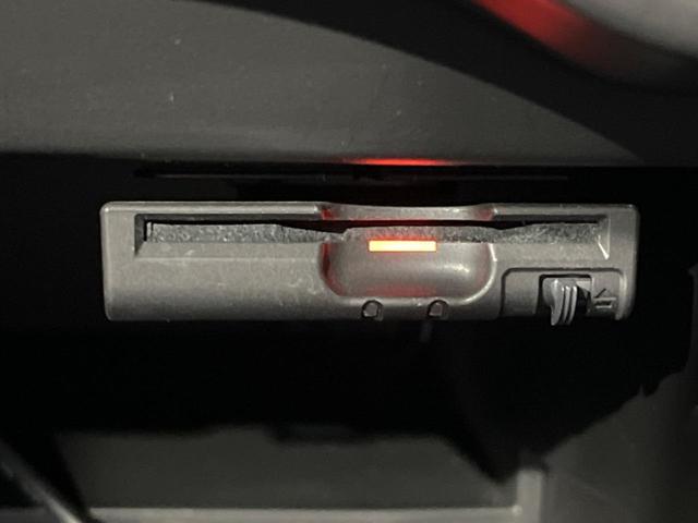 ノート Ｘ　ＤＩＧ－Ｓ　エマージェンシーブレーキパッケージ　純正ナビ　バックカメラ　衝突被害軽減システム　禁煙車　スマートキー　ＥＴＣ　車線逸脱警報　オートエアコン　ＣＤ　地デジ　アイドリングストップ　電動格納ミラー　プライバシーガラス（7枚目）