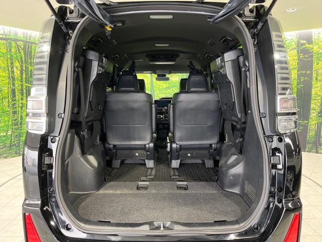 ヴォクシー ＺＳ　煌ＩＩＩ　フリップダウンモニター　純正１０型ナビ　両側電動ドア　衝突軽減装置　バックカメラ　禁煙車　クルコン　ＥＴＣ　オートエアコン　スマートキー　Ｂｌｕｅｔｏｏｔｈ再生　フルセグ　ＬＥＤヘッドライト（11枚目）