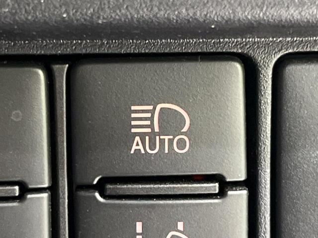 ヴォクシー ＺＳ　煌ＩＩＩ　フリップダウンモニター　純正１０型ナビ　両側電動ドア　衝突軽減装置　バックカメラ　禁煙車　クルコン　ＥＴＣ　オートエアコン　スマートキー　Ｂｌｕｅｔｏｏｔｈ再生　フルセグ　ＬＥＤヘッドライト（54枚目）