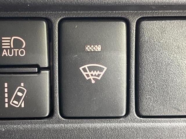 ヴォクシー ＺＳ　煌ＩＩＩ　フリップダウンモニター　純正１０型ナビ　両側電動ドア　衝突軽減装置　バックカメラ　禁煙車　クルコン　ＥＴＣ　オートエアコン　スマートキー　Ｂｌｕｅｔｏｏｔｈ再生　フルセグ　ＬＥＤヘッドライト（56枚目）