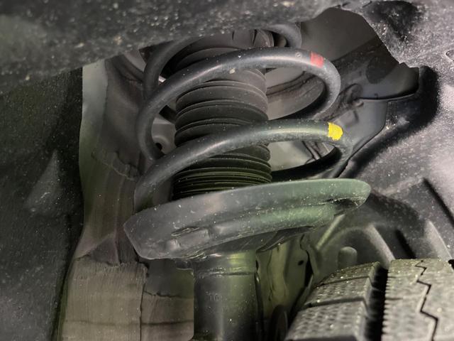 ハリアー Ｓ　純正８型ディスプレイオーディオ　禁煙車　衝突軽減装置　バックカメラ　レーダークルーズ　ブラインドスポットモニター　Ｂｌｕｅｔｏｏｔｈ再生　フルセグ　ＥＴＣ　オートエアコン　ＬＥＤヘッドライト（19枚目）