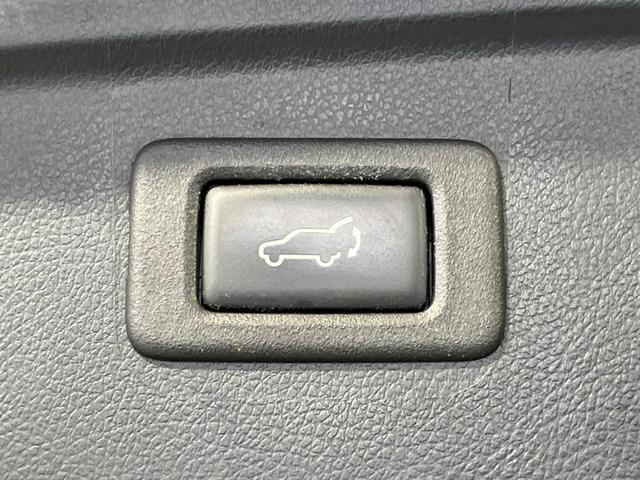 レガシィアウトバック リミテッド　４ＷＤ　サンルーフ　ＳＤナビ　バックカメラ　衝突軽減システム　レーダークルーズ　禁煙車　電動リアゲート　レザーシート　シートヒーター　スマートキー　ＬＥＤヘッド　ＥＴＣ　車線逸脱警報　オートライト（7枚目）