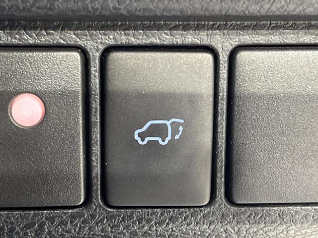 ハリアーハイブリッド プレミアム　アドバンスドパッケージ　純正８型ナビ　ＪＢＬサウンド　全周囲カメラ　禁煙車　衝突軽減装置　レーダークルーズ　パワーバックドア　オートライト　オートマチックハイビーム　ＥＴＣ　ＬＥＤヘッド　スマートキー　オートエアコン（7枚目）