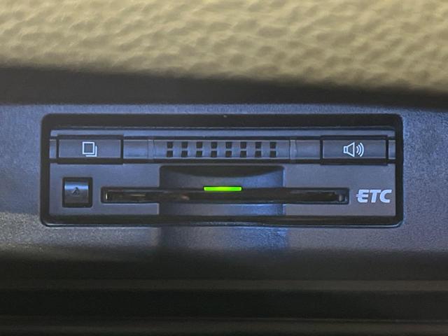 ハリアーハイブリッド プレミアム　アドバンスドパッケージ　純正８型ナビ　ＪＢＬサウンド　全周囲カメラ　禁煙車　衝突軽減装置　レーダークルーズ　パワーバックドア　オートライト　オートマチックハイビーム　ＥＴＣ　ＬＥＤヘッド　スマートキー　オートエアコン（8枚目）