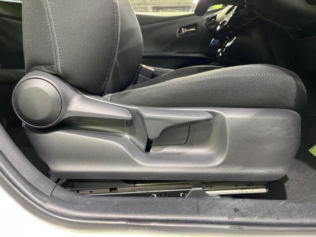 プリウス S SDナビ バックカメラ 衝害軽減システム レーダークルーズ 禁煙車 コーナーセンサー ドラレコ スマートキー LEDヘッド ETC2.0 オートハイビーム 車線逸脱警報 オートライト オートエアコン(26枚目)