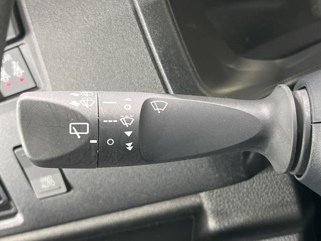 ハイゼットカーゴ DX 4WD バックカメラ スマートアシスト 禁煙車 オートライト 車線逸脱警報 誤発進抑制機能 先行車発進オシラセ機能 DVD/CD再生 Bluetooth接続 キーレス(31枚目)