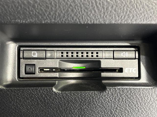 ヴィッツ F 4WD SDナビ バックカメラ プリクラッシュセーフティ ETC HIDヘッド オートマチックハイビーム 先行車発進オシラセ機能 オートライト Bluetooth接続 14インチアルミ(6枚目)