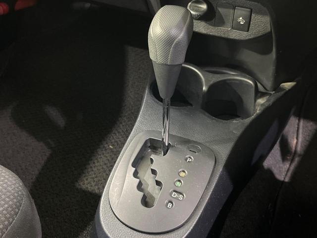 ヴィッツ F 4WD SDナビ バックカメラ プリクラッシュセーフティ ETC HIDヘッド オートマチックハイビーム 先行車発進オシラセ機能 オートライト Bluetooth接続 14インチアルミ(24枚目)