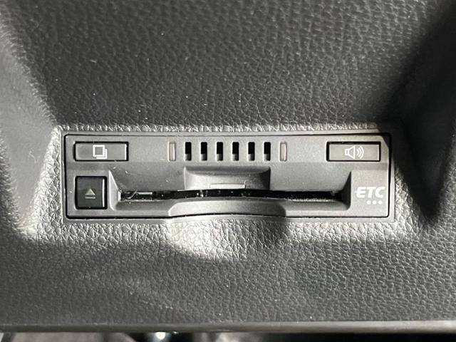 ヤリスクロス ハイブリッドZ 4WD 全周囲カメラ 純正8型ナビ付ディスプレイオーディオ 衝突軽減装置 レーダークルーズ 禁煙車 パワーシート ドラレコ フルセグTV スマートキー LEDヘッド ETC シートヒーター(7枚目)