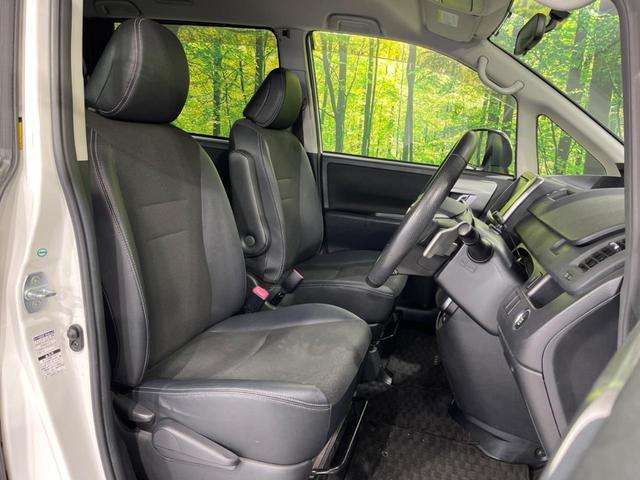ヴォクシー ZS 煌III 4WD 両側電動ドア 後席モニター ALPINE8型ナビ バックカメラ 禁煙車 スマートキー HIDヘッド ETC デュアルエアコン 純正15インチアルミ Bluetooth 電動格納ミラー(8枚目)
