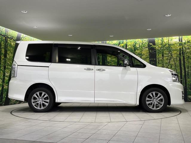 ヴォクシー ZS 煌III 4WD 両側電動ドア 後席モニター ALPINE8型ナビ バックカメラ 禁煙車 スマートキー HIDヘッド ETC デュアルエアコン 純正15インチアルミ Bluetooth 電動格納ミラー(32枚目)