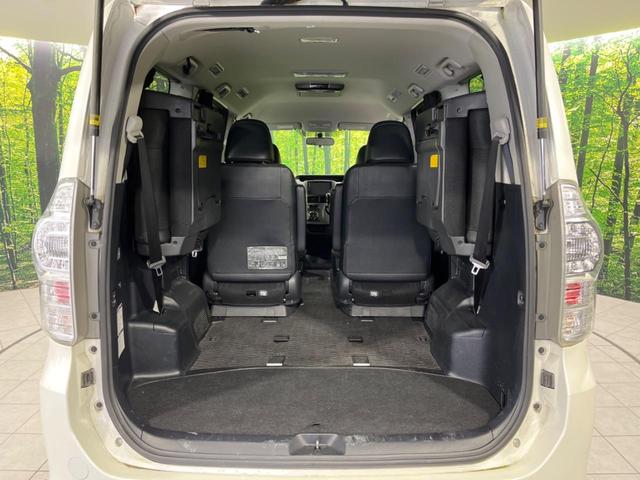 ヴォクシー ZS 煌III 4WD 両側電動ドア 後席モニター ALPINE8型ナビ バックカメラ 禁煙車 スマートキー HIDヘッド ETC デュアルエアコン 純正15インチアルミ Bluetooth 電動格納ミラー(37枚目)