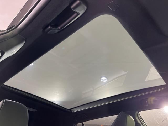 カローラクロス ハイブリッド　Ｚ　４ＷＤ　禁煙車　寒冷地仕様　サンルーフ　純正１０．５型ＤＡ　全周囲カメラ　アドバンストパーク　衝突軽減装置　ＬＥＤヘッド／フォグ　シーケンシャルターンランプ　ブラインドスポットモニター　シートエアコン（3枚目）