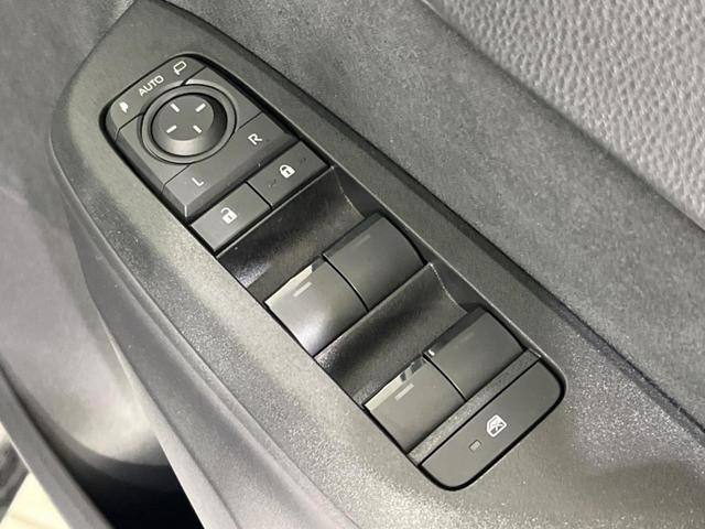 ヤリスクロス Ｇ　禁煙車　純正８型ディスプレイオーディオ　バックカメラ　Ｂｌｕｅｔｏｏｔｈ接続　衝突軽減装置　レーダークルコン　オートハイビーム　革巻きステアリング　ドライブモードセレクト　オートエアコン　スマートキー（33枚目）