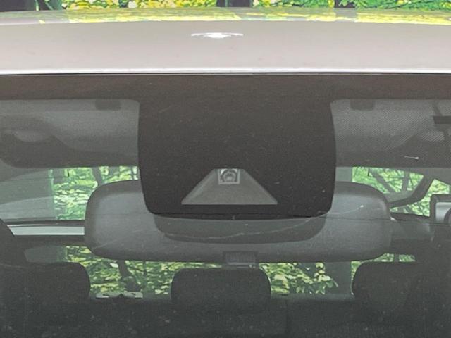 プリウス S 禁煙車 後期型 純正8型ディスプレイオーディオ バックカメラ Bluetooth接続 衝突軽減装置 レーダークルコン LEDヘッドライト オートハイビーム オートエアコン 革巻きステアリング ETC(5枚目)