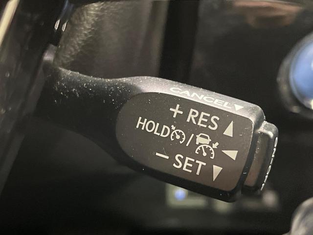 プリウス S 禁煙車 後期型 純正8型ディスプレイオーディオ バックカメラ Bluetooth接続 衝突軽減装置 レーダークルコン LEDヘッドライト オートハイビーム オートエアコン 革巻きステアリング ETC(6枚目)