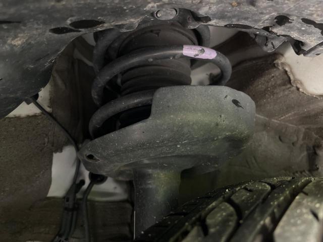 プリウス S 禁煙車 後期型 純正8型ディスプレイオーディオ バックカメラ Bluetooth接続 衝突軽減装置 レーダークルコン LEDヘッドライト オートハイビーム オートエアコン 革巻きステアリング ETC(51枚目)