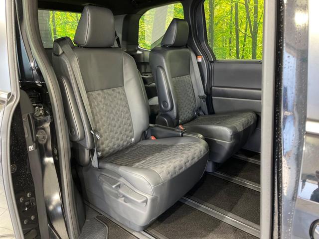 ヴォクシー S-Z 4WD 禁煙車 寒冷地仕様 純正8型ディスプレイオーディオ バックカメラ Bluetooth接続 衝突軽減装置 LEDヘッド/フォグ オートハイビーム 両側電動スライドドア 前席シートヒーター ETC(8枚目)